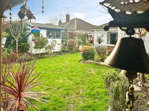 SEAVIEW ROAD- click for photo gallery